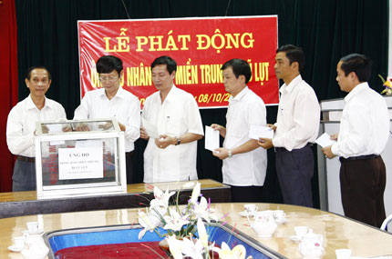 Thái Nguyên: 150 triệu đồng ủng hộ đồng bào miền Trung bị lũ lụt